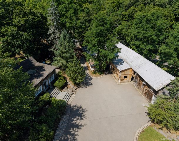 386 Bread And Cheese Hollow Road, Northport, NY 11768