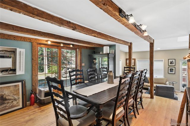 386 Bread And Cheese Hollow Road, Northport, NY 11768