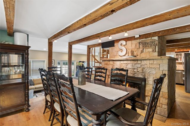 386 Bread And Cheese Hollow Road, Northport, NY 11768