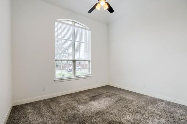 313 Pendent DR, Liberty Hill, TX 78642
