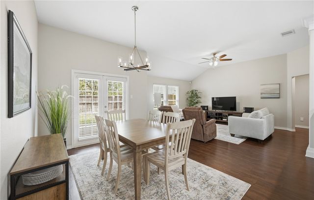 5910 Bishops Mill Dr, Corpus Christi, TX 78414