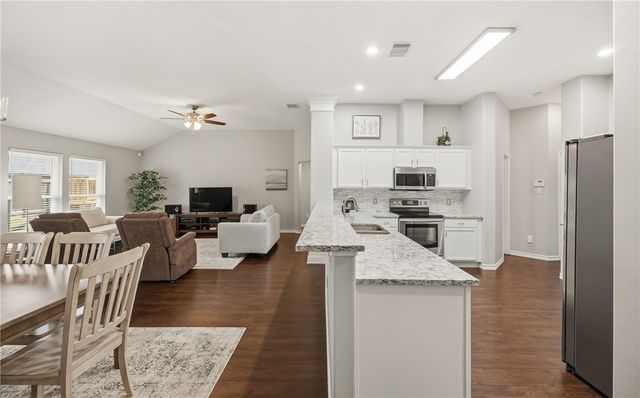 5910 Bishops Mill Dr, Corpus Christi, TX 78414