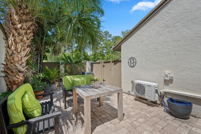 352 Wood Dale Drive, Wellington, FL 33414