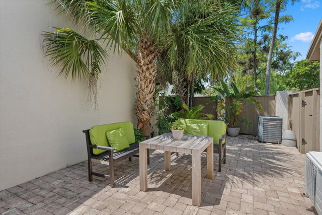 352 Wood Dale Drive, Wellington, FL 33414