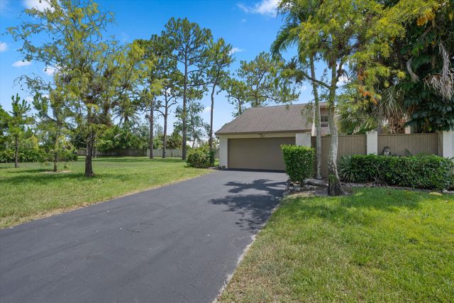 352 Wood Dale Drive, Wellington, FL 33414