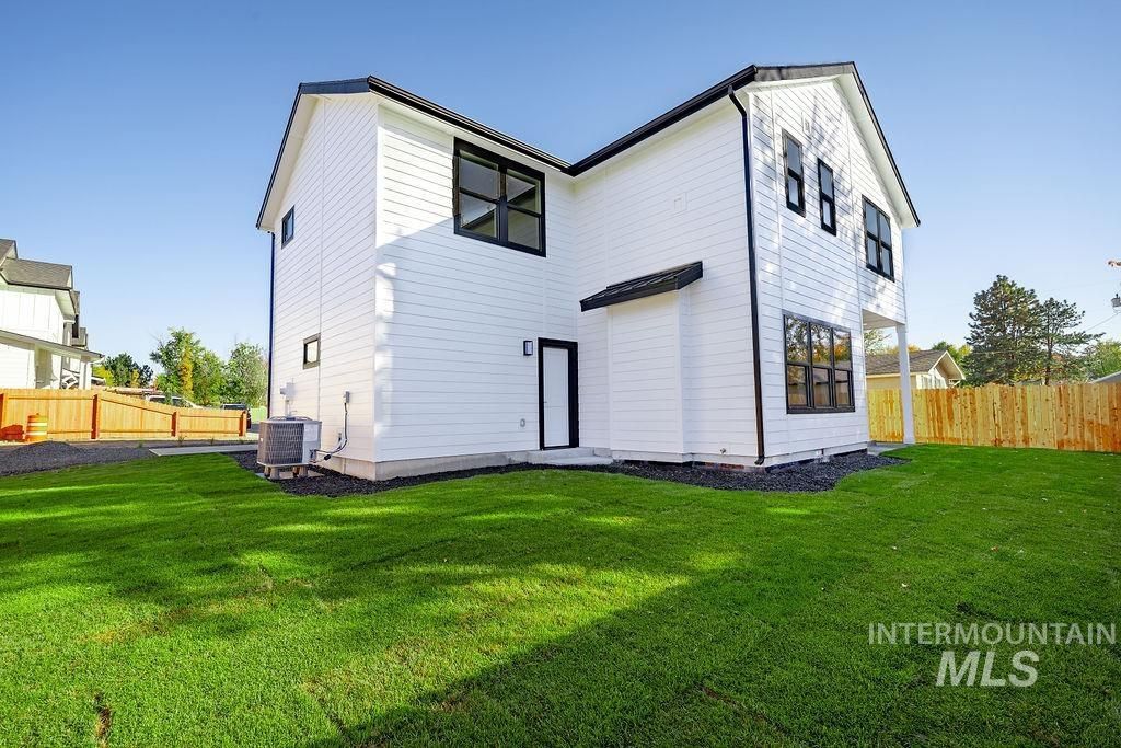 1890 N Danish Ln, Boise, ID 83704 photo 2
