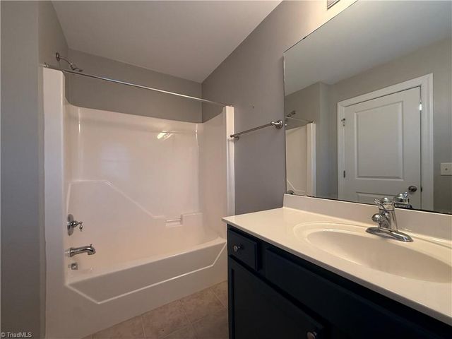 374 Summergate Drive, Winston-salem, NC 27103