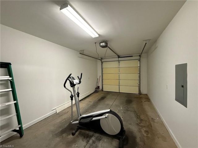 374 Summergate Drive, Winston-salem, NC 27103