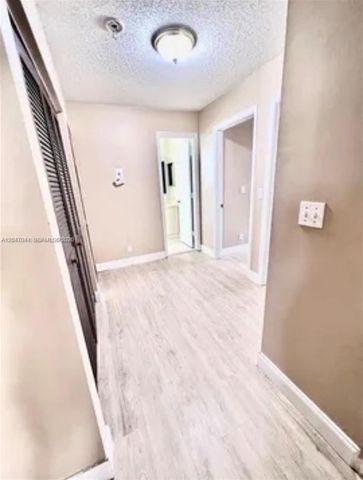 8291 SW 44th Place 8291, Davie, FL 33328