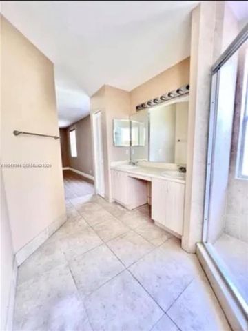 8291 SW 44th Place 8291, Davie, FL 33328