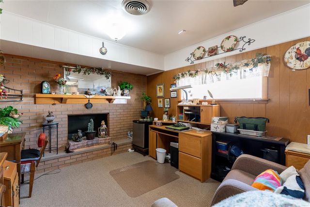 605 S 5th Street, Clinton, OK 73601