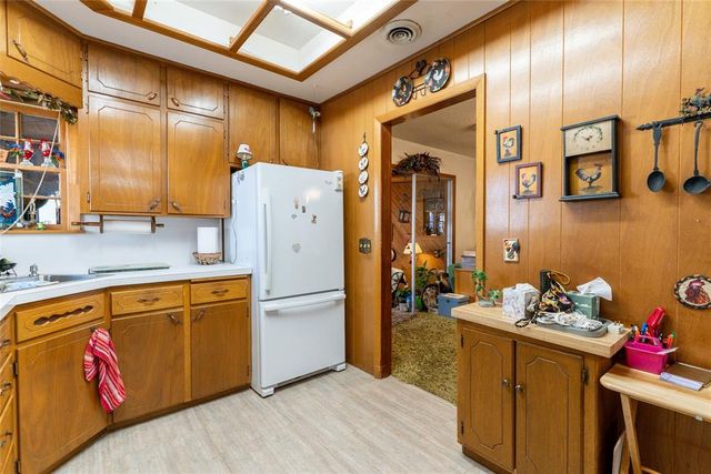 605 S 5th Street, Clinton, OK 73601