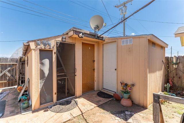 605 S 5th Street, Clinton, OK 73601