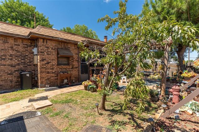 605 S 5th Street, Clinton, OK 73601