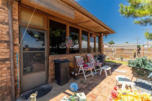 605 S 5th Street, Clinton, OK 73601