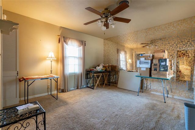 605 S 5th Street, Clinton, OK 73601