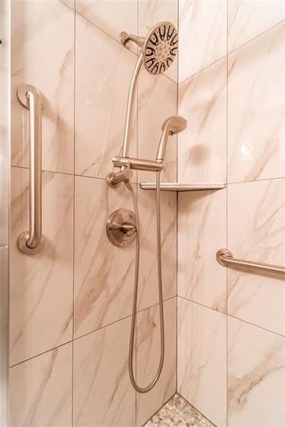 605 S 5th Street, Clinton, OK 73601