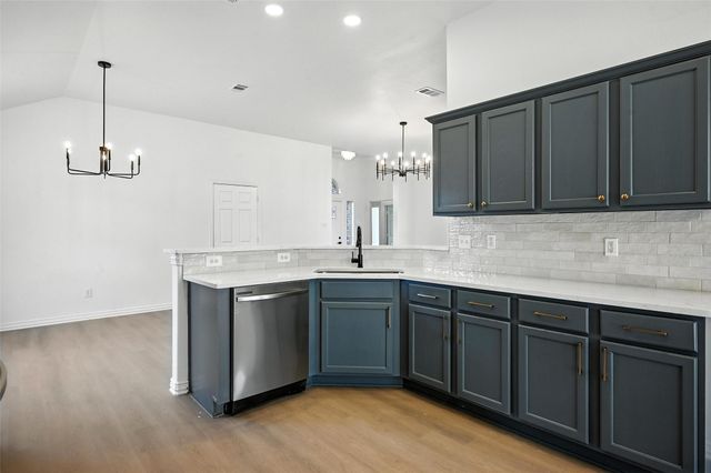 713 Madeline Court, Azle, TX 76020