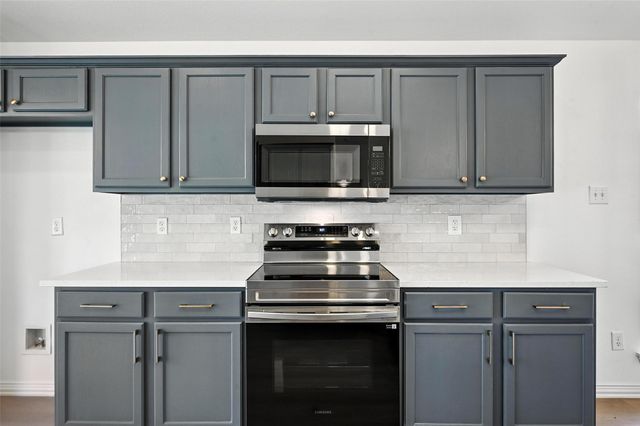 713 Madeline Court, Azle, TX 76020