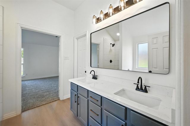 713 Madeline Court, Azle, TX 76020
