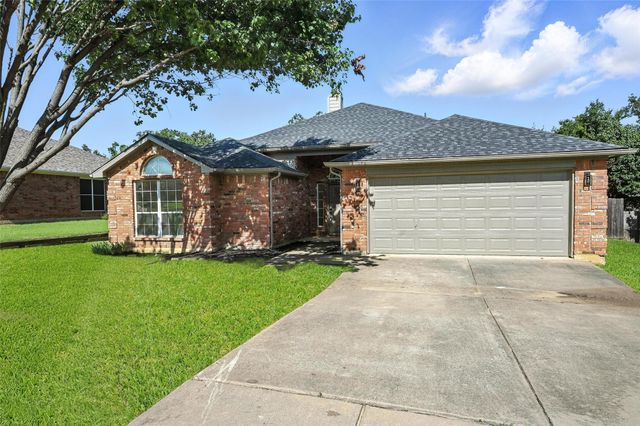 713 Madeline Court, Azle, TX 76020