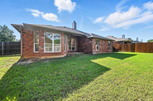 713 Madeline Court, Azle, TX 76020