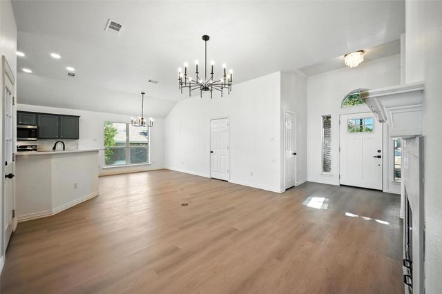 713 Madeline Court, Azle, TX 76020