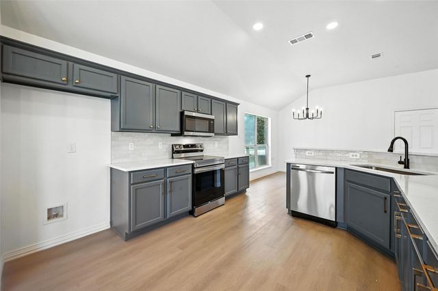 713 Madeline Court, Azle, TX 76020