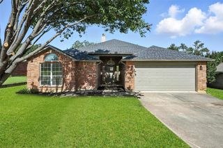 713 Madeline Court, Azle, TX 76020
