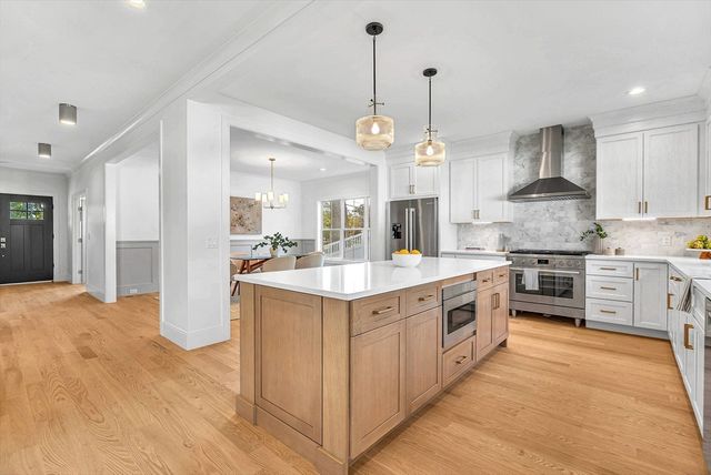 6 Oak Knoll Road, Natick, MA 01760