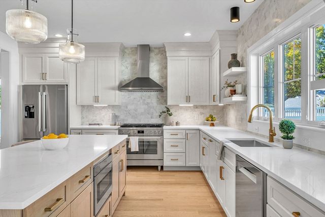6 Oak Knoll Road, Natick, MA 01760