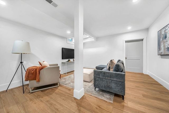 6 Oak Knoll Road, Natick, MA 01760