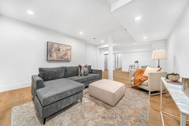 6 Oak Knoll Road, Natick, MA 01760