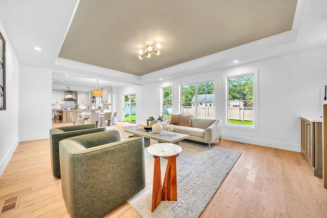 6 Oak Knoll Road, Natick, MA 01760