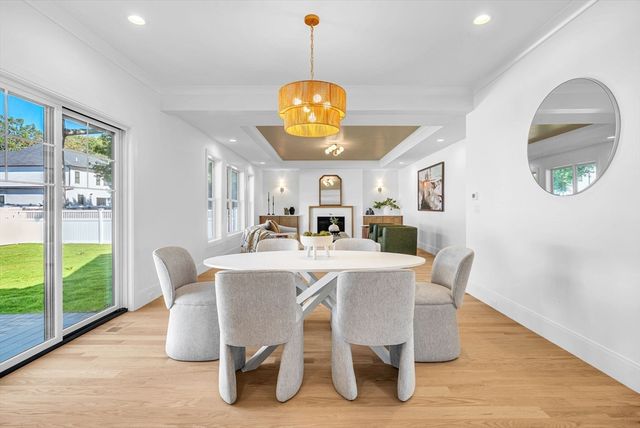 6 Oak Knoll Road, Natick, MA 01760