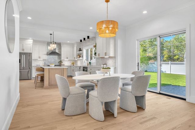 6 Oak Knoll Road, Natick, MA 01760