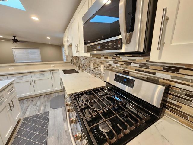 2589 Lynn Dr, Pinole, CA 94564