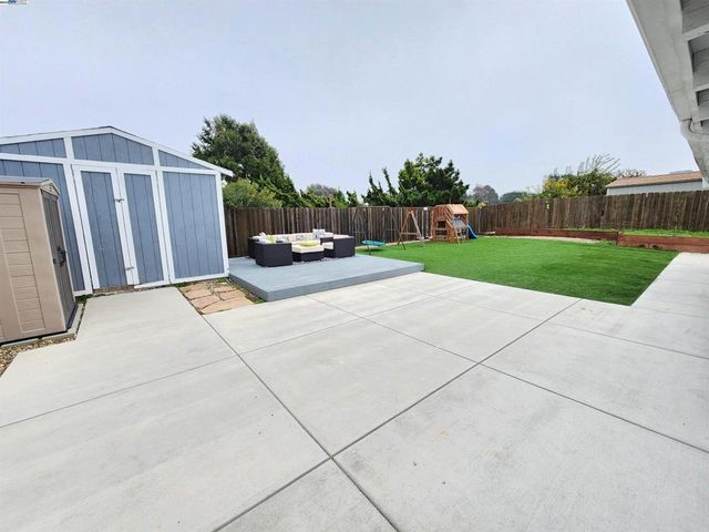 2589 Lynn Dr, Pinole, CA 94564