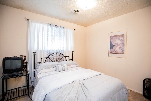 107 11th Street, Bentonville, AR 72712