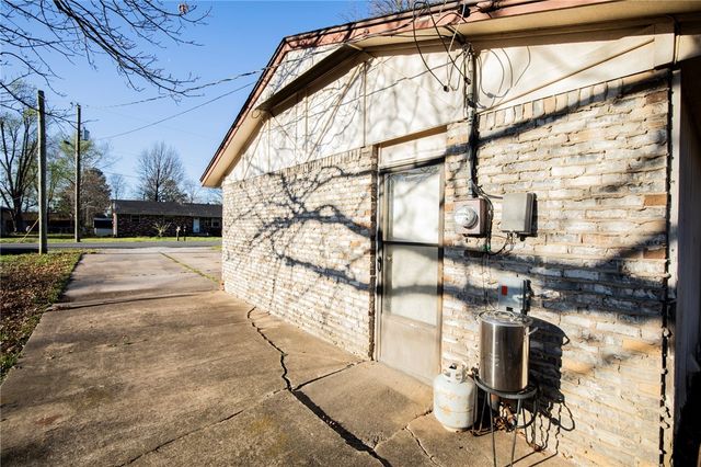 107 11th Street, Bentonville, AR 72712