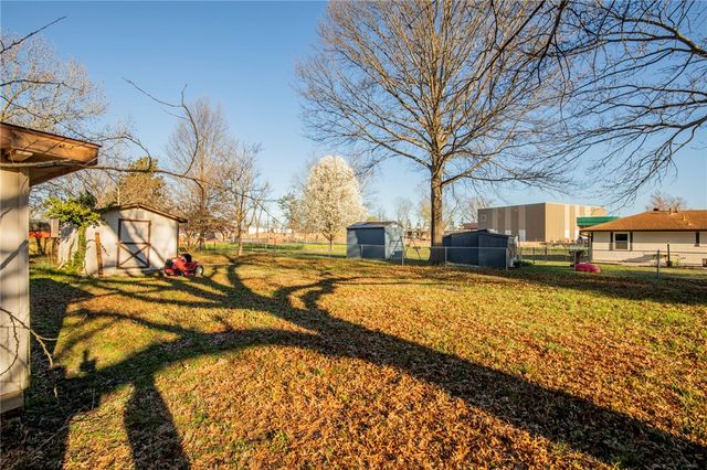 107 11th Street, Bentonville, AR 72712