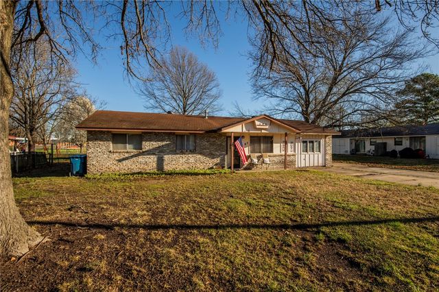 107 11th Street, Bentonville, AR 72712