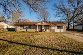 107 11th Street, Bentonville, AR 72712
