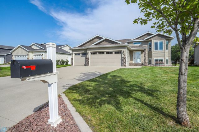 809 W Summerwood Trail, Dilworth, MN 56529