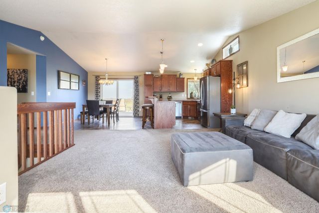 809 W Summerwood Trail, Dilworth, MN 56529