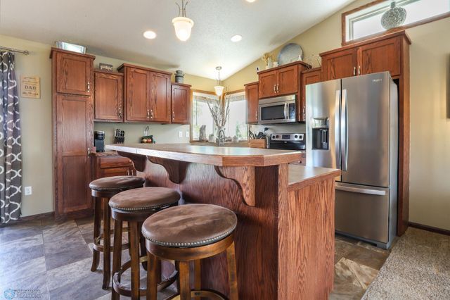 809 W Summerwood Trail, Dilworth, MN 56529