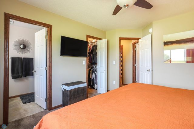 809 W Summerwood Trail, Dilworth, MN 56529