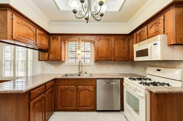 712 Browning Street, Angleton, TX 77515