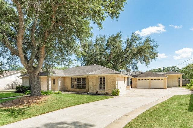 712 Browning Street, Angleton, TX 77515