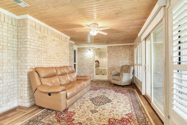 712 Browning Street, Angleton, TX 77515